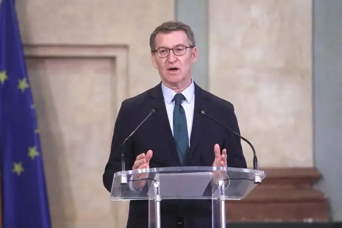 Feijóo se reúne con sus parlamentarios en A Coruña para discutir vivienda, empleo y regeneración