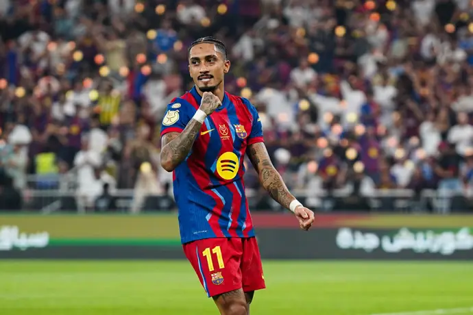 Raphinha convierte el Clásico en su escenario y se convierte en la pesadilla del Real en la