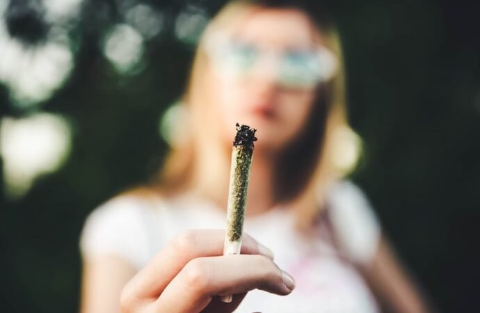 Vareniclina: el fármaco que ayuda a dejar de fumar y puede ser útil para abandonar el cannabis