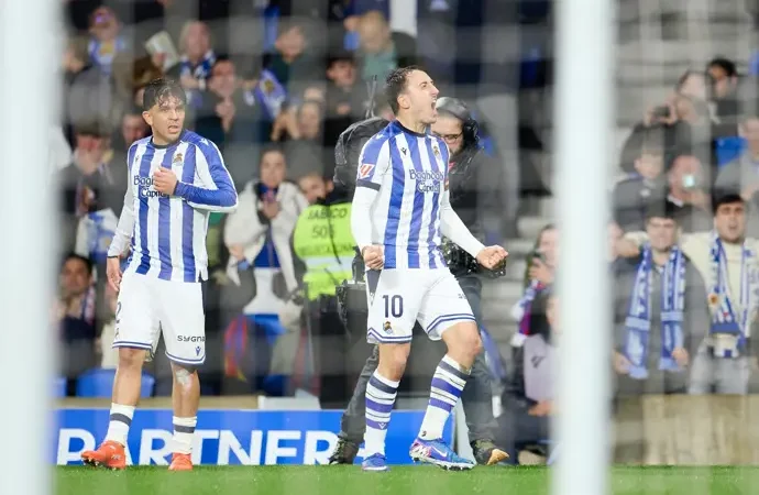 La Real Sociedad detiene a un Barça sin puntería en un partido sin goles