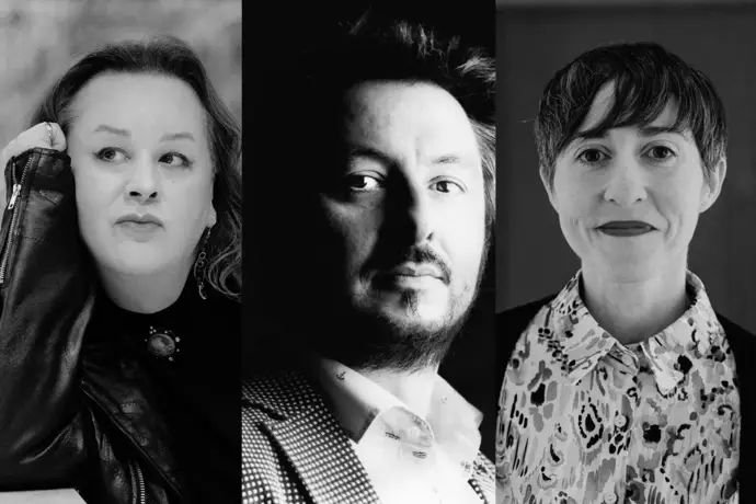 Alana S. Portero, Antonio Lucas y Elena Medel, protagonistas de ‘Poetas en La Abadía’