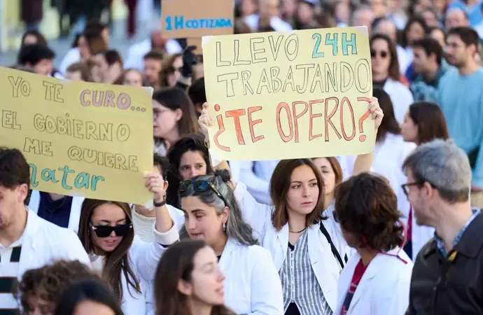 Sindicatos médicos inician una huelga semanal desde el 16 de febrero para exigir su estatuto propio