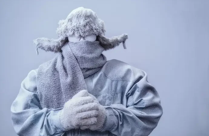 ¿El frío realmente causa resfriados? Mitos y realidades sobre por qué nos enfermamos más en