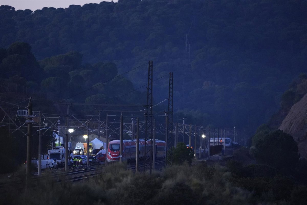 Respuesta inicial de emergencias y Adif tras el trágico accidente en Adamuz