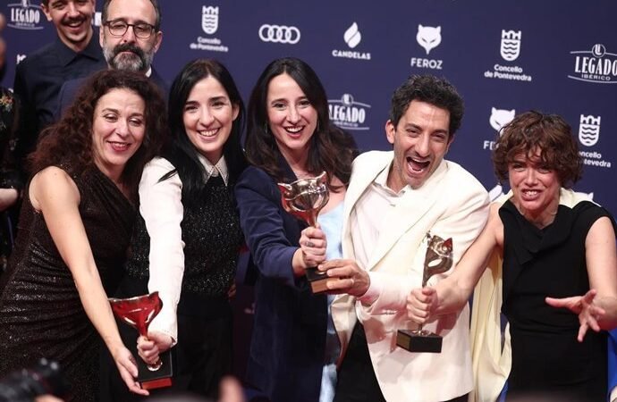 Los Domingos destaca en la gala de los Feroz, cosechando varios premios y buenas críticas.