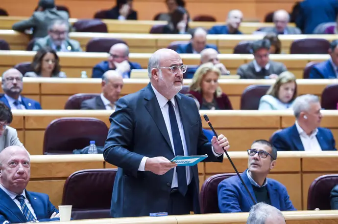 Junts pide la dimisión de Puente en el Senado: «El sistema ha fallado en AVE y Rodalies