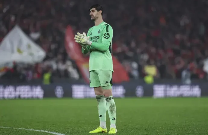 Mbappé y Courtois, los únicos destellos en una Champions oscura para el Real Madrid esta temporada