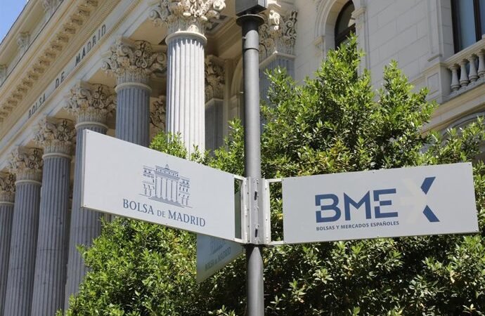 El Ibex 35 inicia la jornada con un avance del 0,5% y alcanza los 17.600 puntos