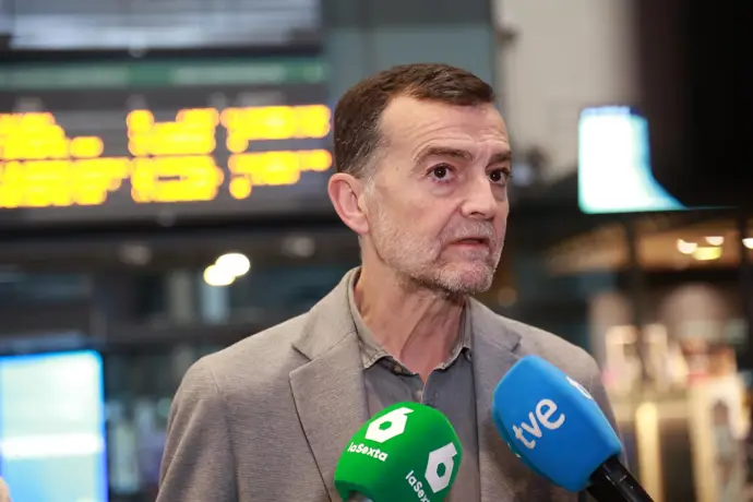 Maíllo (IU) propone que Sumar se actualice y elija un líder de consenso para revitalizar su