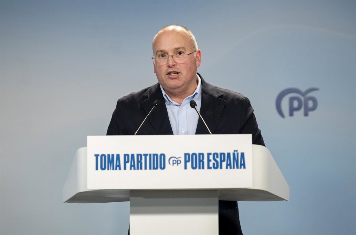 Tellado critica a Sánchez por «esconderse» ante la «peor crisis ferroviaria» que enfrenta el país