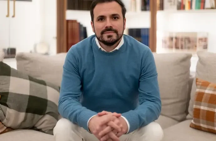 Alberto Garzón critica la falta de acción del Gobierno: «Hay que salir a luchar, no quedarse en