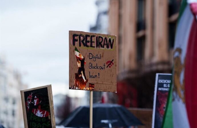 Las autoridades iraníes liberan a Erfan Soltani, primer manifestante detenido en las protestas