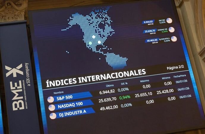 El Ibex 35 avanza un 0,47% en la media sesión y se aproxima a los 18.000 puntos, atento al BCE