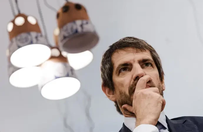 urtasun evade pronunciarse sobre un posible boicot al mundial 2026, pero apoya las críticas al ice