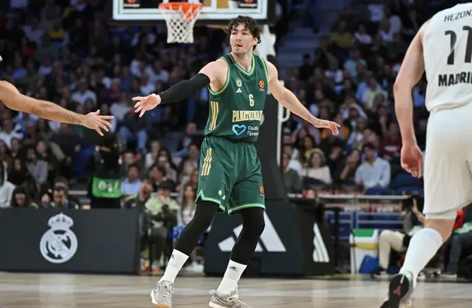 El Real Madrid cae en Atenas en los últimos momentos del partido