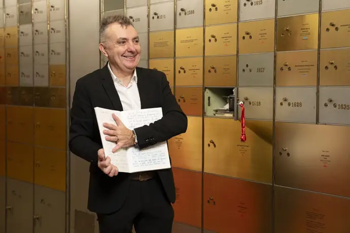 La Caja de las Letras del Cervantes guarda el legado de Manuel Vilas: 20 diarios y un ‘Ordesa’ en