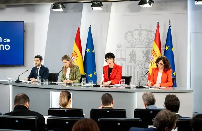 García y Bustinduy apoyan la labor «clave» de Díaz en el Gobierno: «Es la mejor ministra de