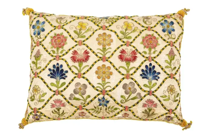 Objetos insólitos de la realeza y textiles del siglo XVIII en la Galería de Colecciones Reales