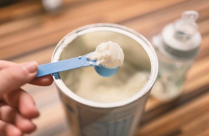 Sanidad reporta 41 casos en niños relacionados con fórmulas infantiles retiradas por