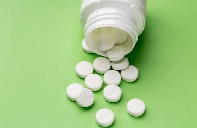 Aspirina y cáncer de colon: nueva revisión sugiere menos protección y destaca los riesgos de