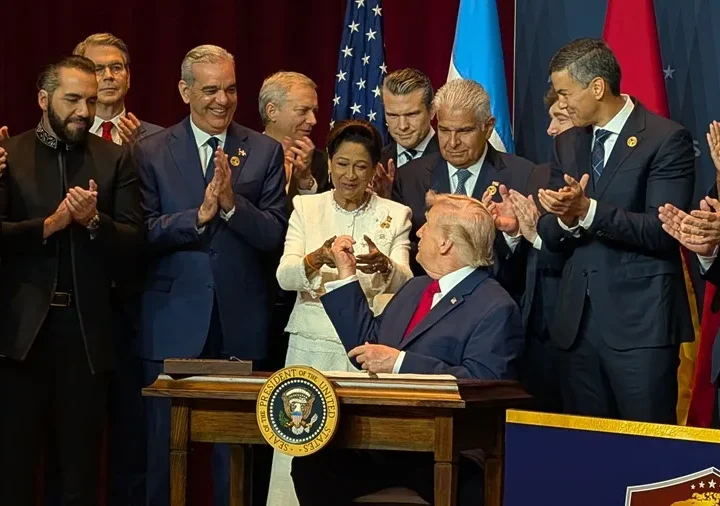 Trump declara a mandatarios latinoamericanos: «No aprenderé su maldito idioma» – EFE