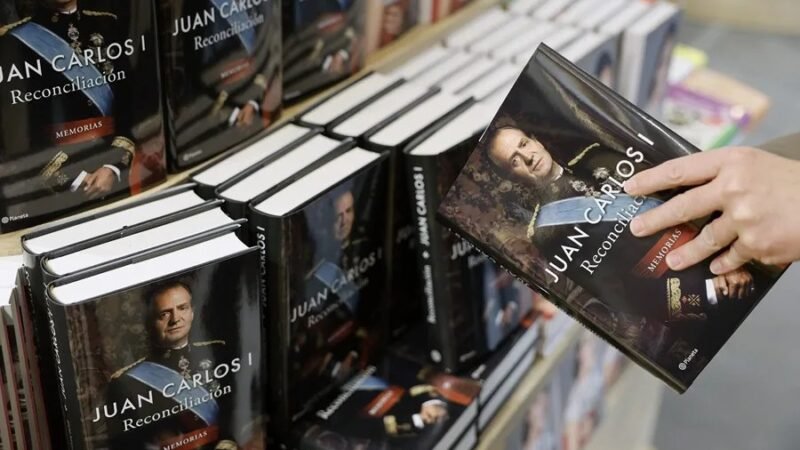 El lamento no forma parte de su personalidad, afirma Laurence Debray, biógrafa del rey emérito