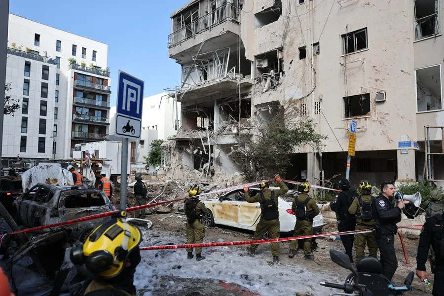 El barril de brent supera los 100 dólares y los ataques persisten, a pesar de la prórroga de Trump