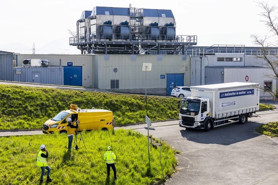 CERN transporta antimateria en camión, un avance significativo en la investigación científica