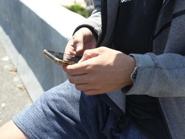 Alertan sobre una campaña de correos fraudulentos que extorsiona pidiendo bitcoins por vídeos