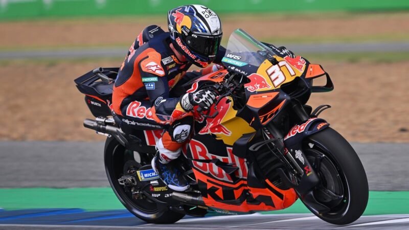 Bezzecchi brilla, Acosta toma la delantera y Marc Márquez sufre un contratiempo en Tailandia