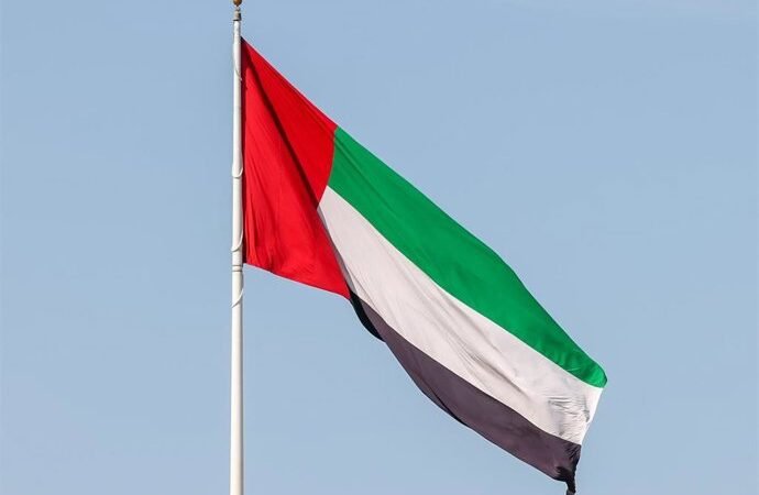 Incendio en instalación petrolera de EAU tras ataque con drones en Fujaira