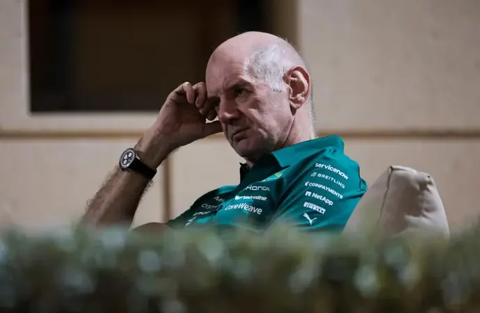 Alonso no puede completar más de 25 vueltas sin arriesgar daños en los nervios de sus manos