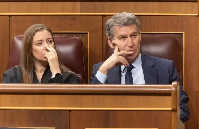 Feijóo solicita a Sánchez autorización del Congreso para enviar tropas y lo acusa de actuar por