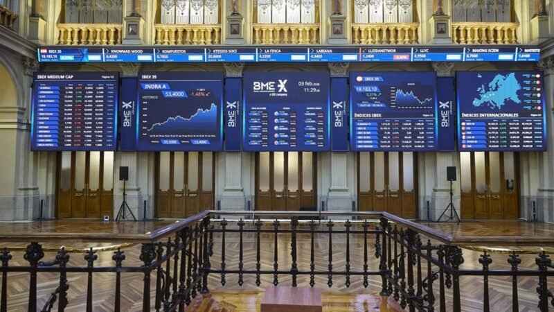 El Ibex termina su peor semana desde 2022 con un descenso del 7%, pero se mantiene sobre los 17.000