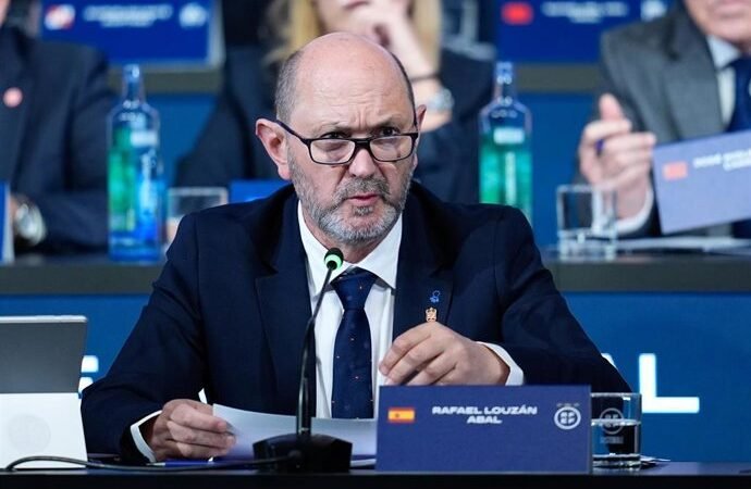 Louzán confía en que en 48 horas se resuelva la ‘Finalissima’: «el tiempo se agota