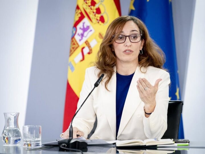 El Gobierno restablece la atención sanitaria para inmigrantes sin papeles