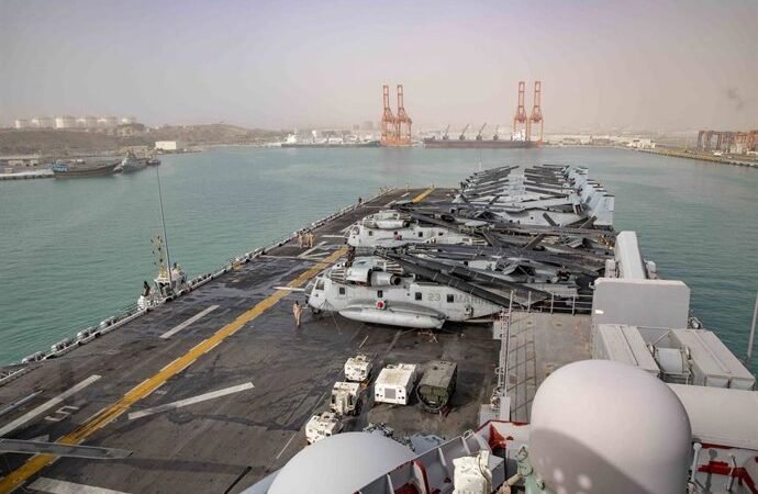 Un ataque con drones provoca un incendio en un puerto del sur de Omán, causando graves daños y