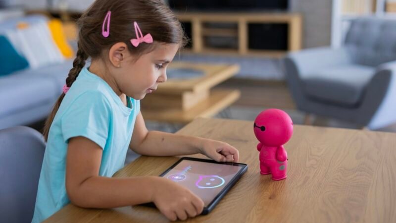 Alertan sobre riesgos psicológicos y emocionales de juguetes con IA para niños pequeños