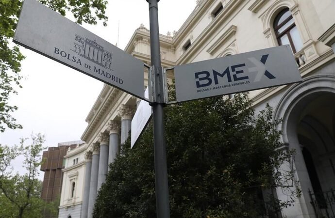 El Ibex 35 cae por debajo de los 17.100 puntos, mientras el petróleo alcanza los 101 dólares