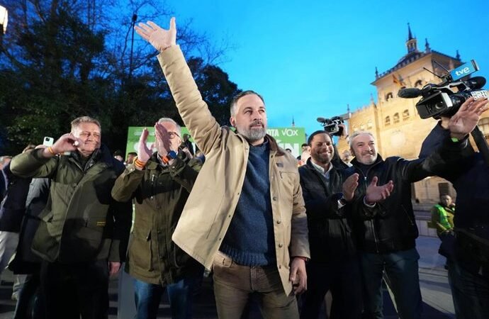 Abascal promete firmeza en negociaciones y se posiciona como la solución para el país