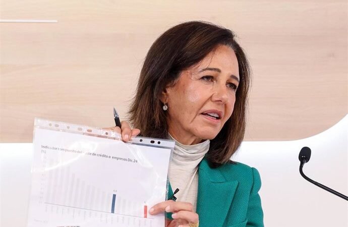 Santander destinó más de un millón de euros a 458 banqueros en 2025