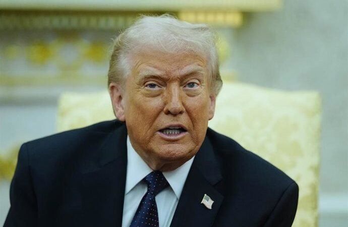 Trump advierte que la OTAN tendrá un «futuro complicado» si no apoyan a EE.UU. en Ormuz