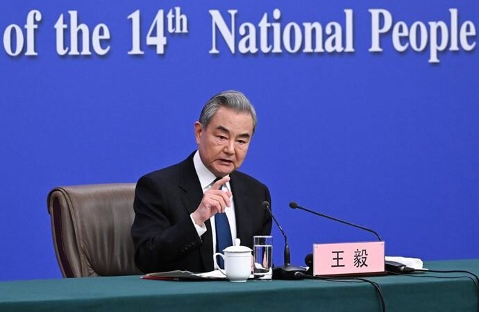 China solicita frenar las muertes en Oriente Próximo y se ofrece a mediar por un alto el fuego