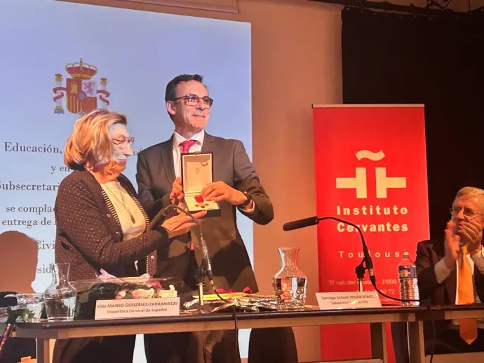 Vida Manso González-Zabraniecki recibe la Orden de Alfonso X el Sabio por promover la cultura