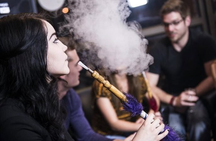 El riesgo de la shisha que muchos desconocen: no se evita al aire libre ni por poco tiempo.