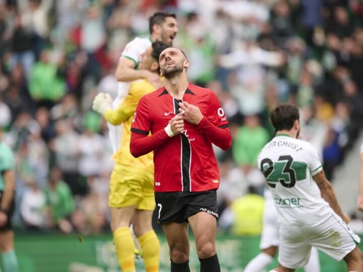 El Elche mejora su situación, el Levante se acerca a la salvación y el Valencia complica al