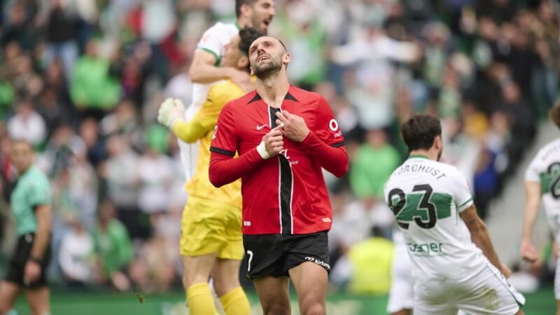 El Elche mejora su situación, el Levante se acerca a la salvación y el Valencia complica al