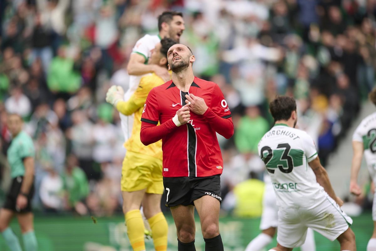 El Elche mejora su situación, el Levante se acerca a la salvación y el Valencia complica al
