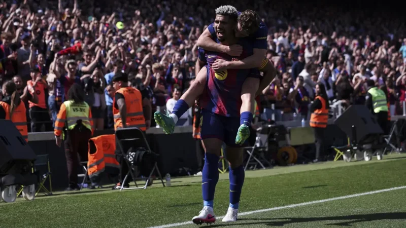 Araujo y Joan García evitan una derrota complicada para el Barça en un día difícil