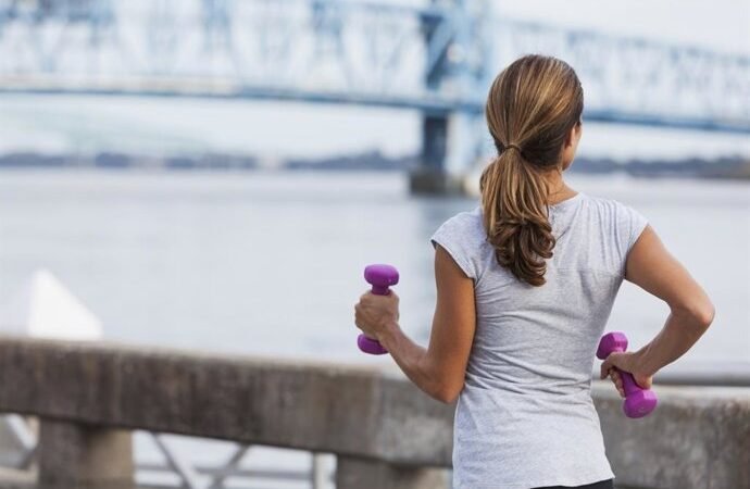 Realizar al menos 150 minutos de ejercicio semanal reduce a la mitad el riesgo de muerte en mujeres